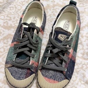 KEEN Women's Multicolor Plaid Sneakers.. fun casual shoe good condition